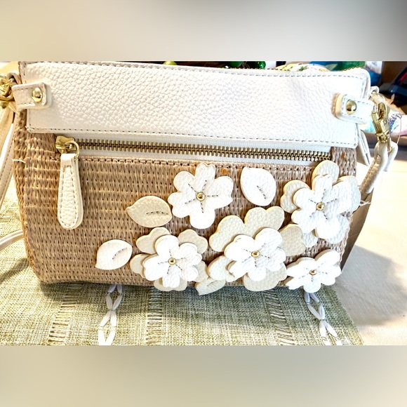Liz Claiborne Handbags - Liz Claiborne Woven Crossbody Bag